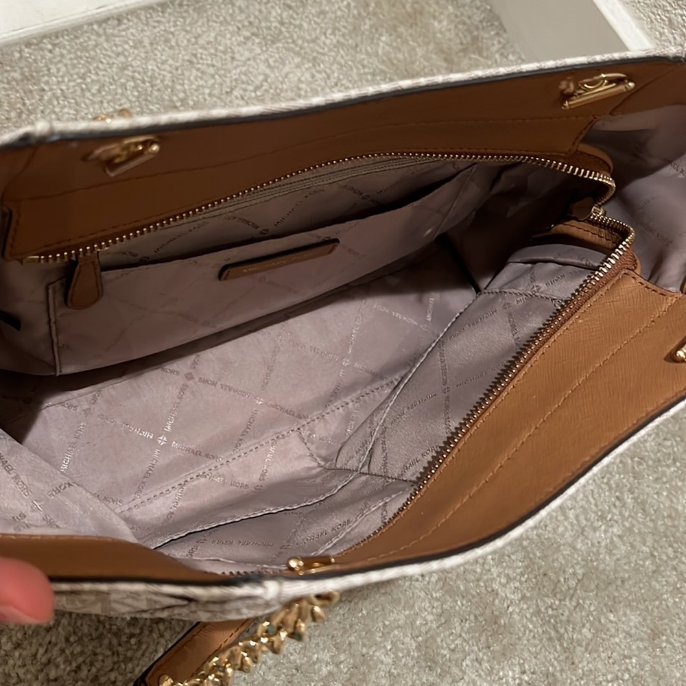 Handbag - Picture 3 of 5